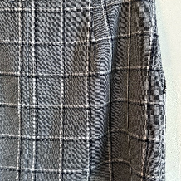 Forever 21 Gray and Black Academia Checked Plaid Skort Sz S - Picture 6 of 13